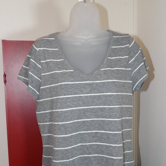 Sonoma Gray & White Striped Tee Shirt Size Large - Picture 1 of 5